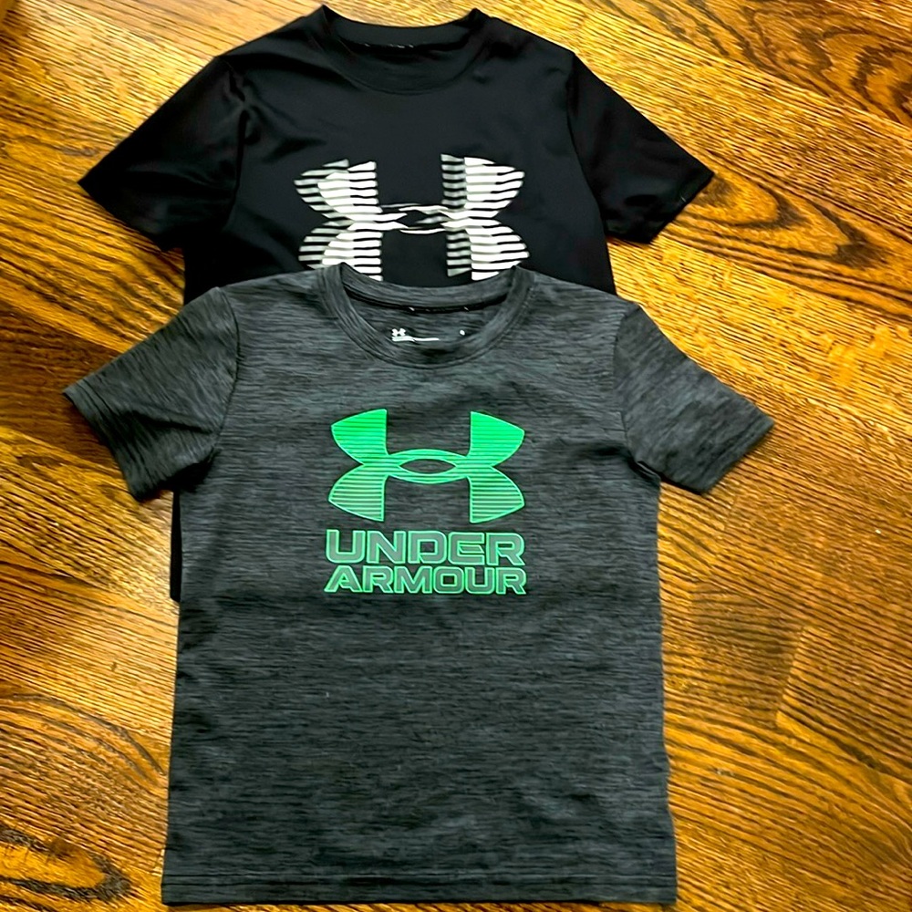Boys under Armour sz 6 shirts!